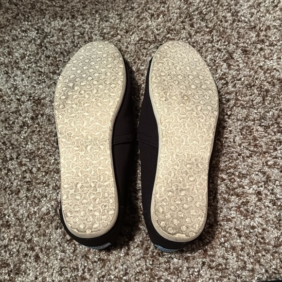 TOMS - Picture 3 of 4